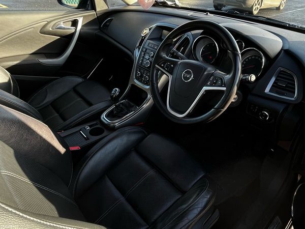 Opel Astra MPV, Diesel, 2012, Black