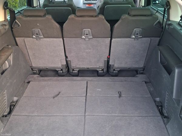 Peugeot 5008 MPV, Diesel, 2010, Black