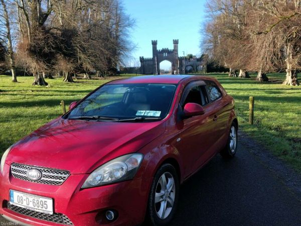 Kia Ceed Hatchback, Petrol, 2008, Red