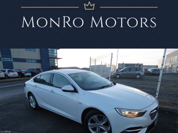 Vauxhall Insignia Hatchback, Diesel, 2017, White