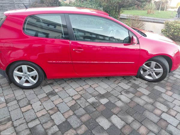 Volkswagen Golf Hatchback, Petrol, 2007, Red