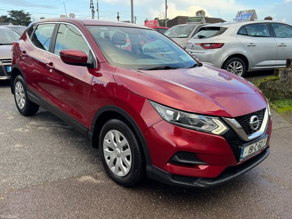 Nissan Qashqai MPV, Petrol, 2019, Red