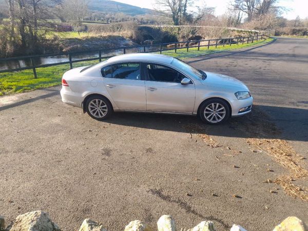 Volkswagen Passat Saloon, Diesel, 2011, Silver