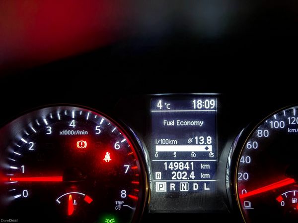 Nissan Qashqai MPV, Petrol, 2012, Silver