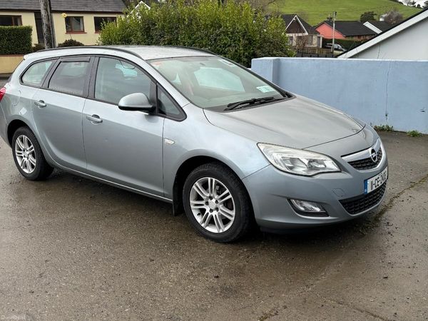 Opel Astra Estate, Petrol, 2011, Silver