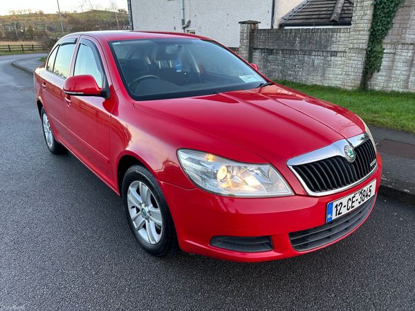 Skoda Octavia Hatchback, Diesel, 2012, Red