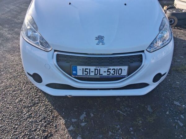 Peugeot 208 Hatchback, Petrol, 2015, White