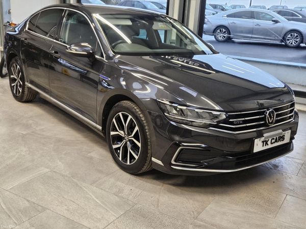 Volkswagen Passat Saloon, Petrol, 2021, Grey