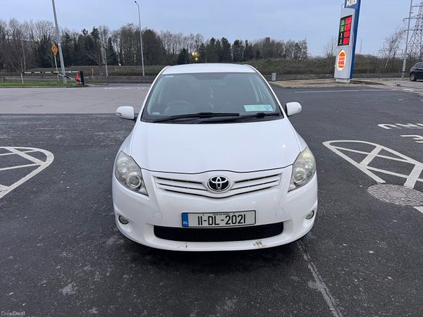 Toyota Auris Hatchback, Diesel, 2011, White