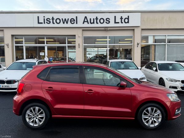 Volkswagen Polo Hatchback, Petrol, 2014, Red