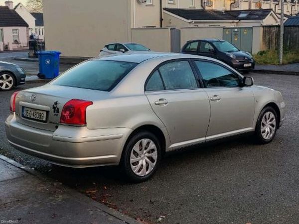 Toyota Avensis Saloon, Petrol, 2005, Silver