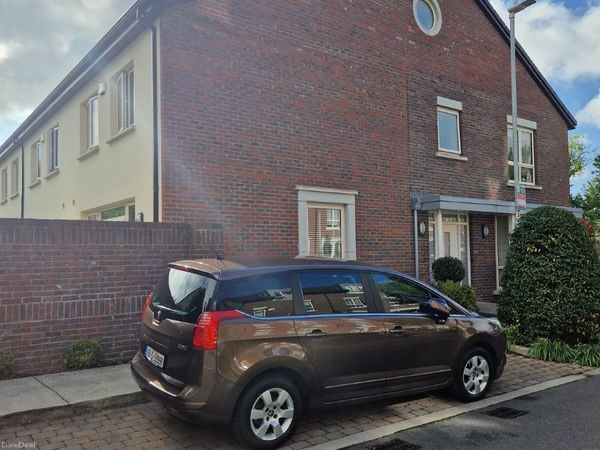 Peugeot 5008 MPV, Petrol, 2015, Brown