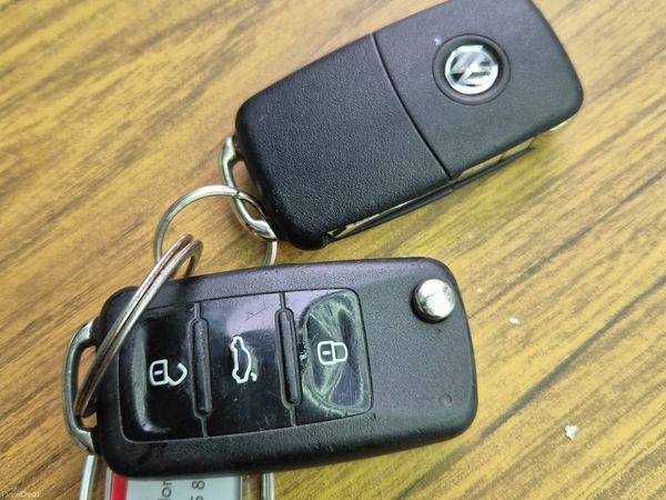 Volkswagen Polo Hatchback, Petrol, 2011, Blue