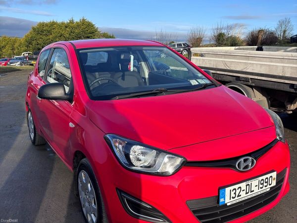 Hyundai i20 Hatchback, Petrol, 2013, Red