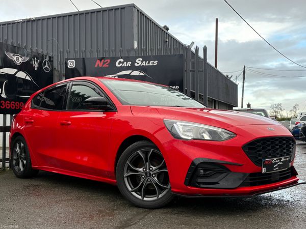 Ford Focus Hatchback, Petrol, 2019, Red