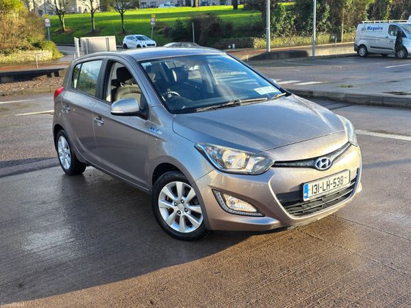 Hyundai i20 Hatchback, Petrol, 2013, Bronze
