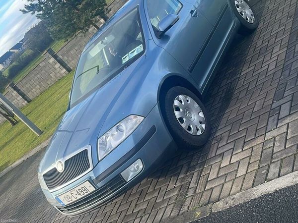 Skoda Octavia Hatchback, Petrol, 2009, Grey