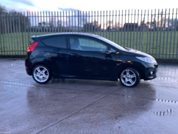 Ford Fiesta Hatchback, Diesel, 2011, Black