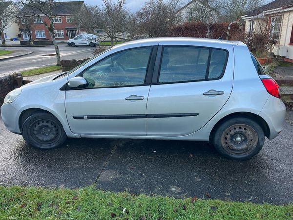Renault Clio Hatchback, Ethanol Petrol, 2010, Silver