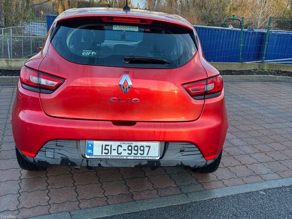 Renault Clio Hatchback, Petrol, 2015, Red