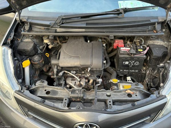 Toyota Yaris Hatchback, Petrol, 2012, Grey