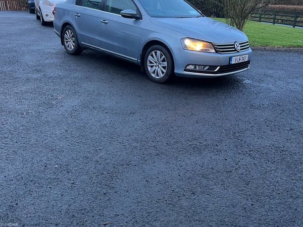 Volkswagen Passat Saloon, Diesel, 2011, Grey