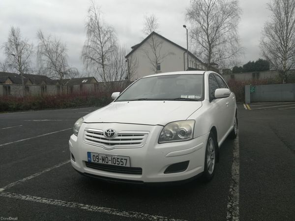 Toyota Avensis Hatchback, Diesel, 2009, White