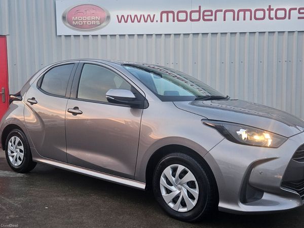 Toyota Yaris Hatchback, Petrol Hybrid, 2020, Grey