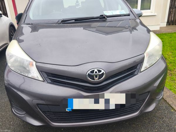 Toyota Yaris Hatchback, Petrol, 2012, Grey