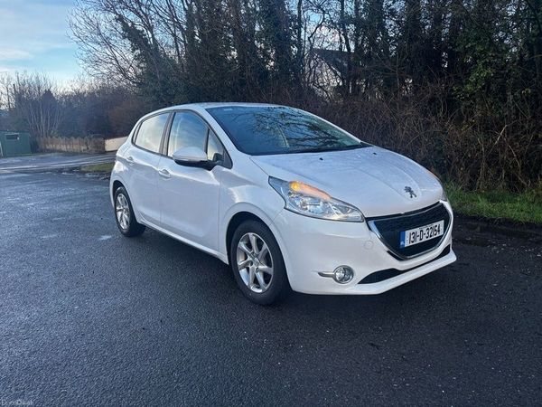 Peugeot 208 Hatchback, Petrol, 2013, White