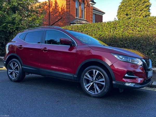 Nissan Qashqai Hatchback, Diesel, 2018, Red