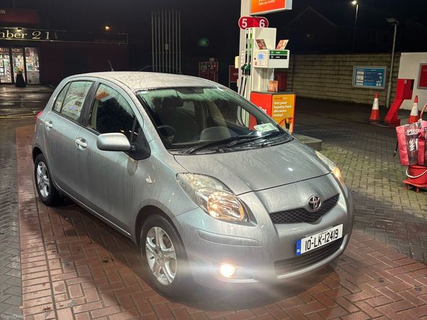 Toyota Yaris Hatchback, Petrol, 2010, Silver