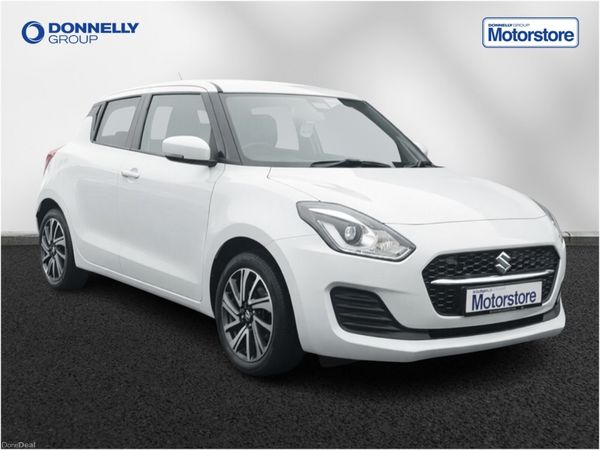 Suzuki Swift Hatchback, Petrol, 2021, White