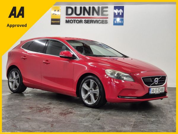 Volvo V40 Hatchback, Petrol, 2014, Red