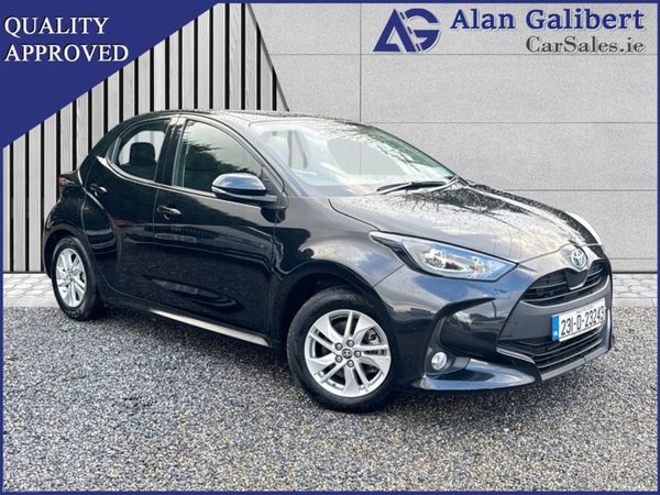 Toyota Yaris Hatchback, Petrol Hybrid, 2023, Black