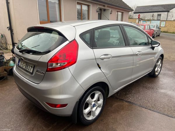 Ford Fiesta Hatchback, Petrol, 2011, Silver
