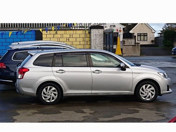 Toyota Corolla Estate, Petrol Hybrid, 2015, Silver