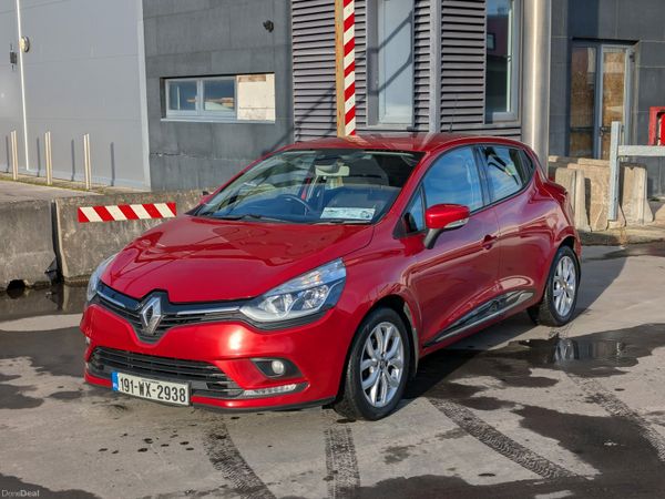 Renault Clio Hatchback, Petrol, 2019, Red