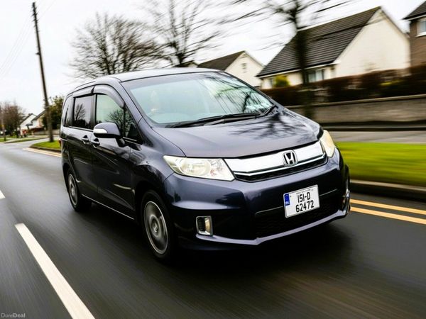 Honda Freed MPV, Petrol Hybrid, 2015, Navy