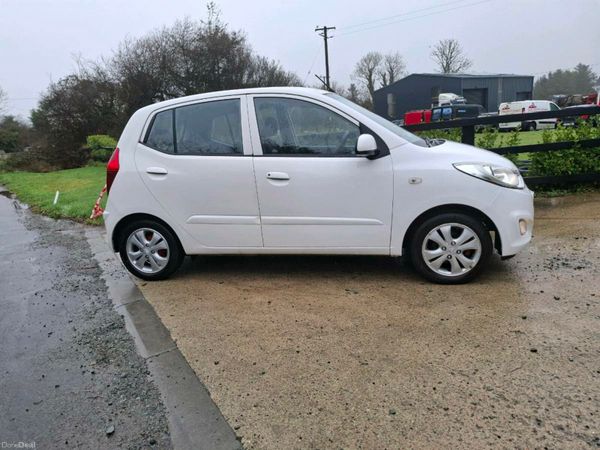 Hyundai i10 Hatchback, Petrol, 2013, White