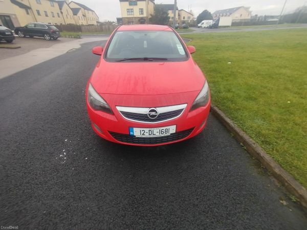 Opel Astra MPV, Diesel, 2012, Red