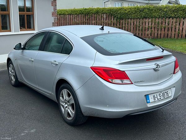 Vauxhall Insignia Hatchback, Diesel, 2011, Silver