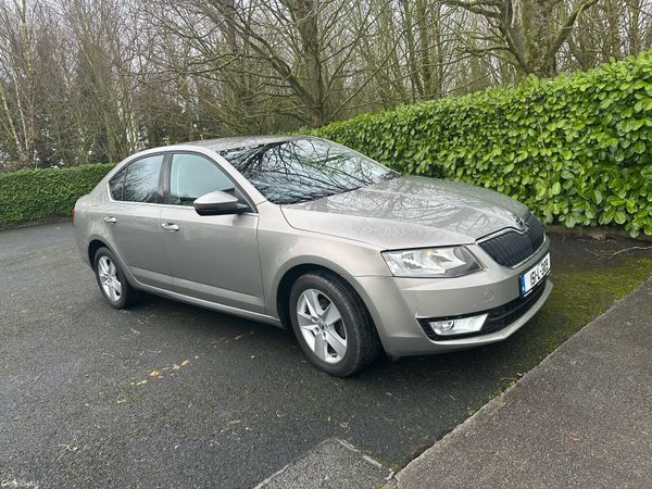 Skoda Octavia Saloon, Petrol, 2015, Beige