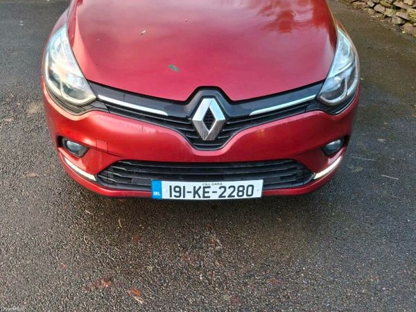 Renault Clio Hatchback, Petrol, 2019, Red
