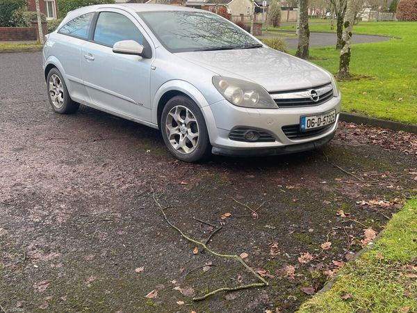 Opel Astra Hatchback, Petrol, 2006, Silver