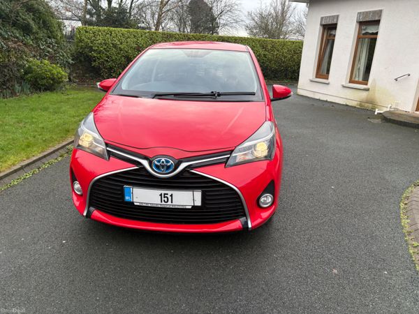 Toyota Yaris Hatchback, Petrol Hybrid, 2015, Red