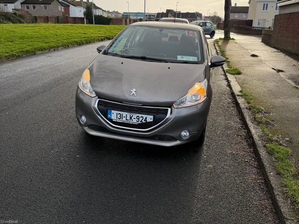 Peugeot 208 Hatchback, Petrol, 2013, Grey