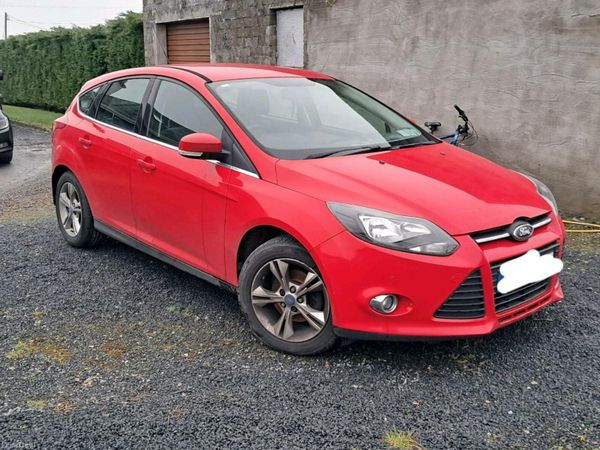 Ford Focus Hatchback, Petrol, 2012, Red