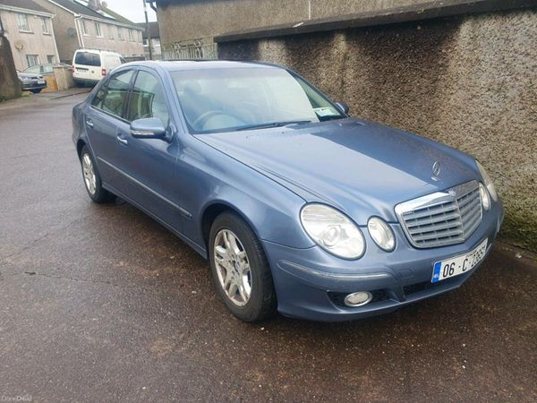 Mercedes-Benz E-Class Saloon, Petrol, 2006, Blue