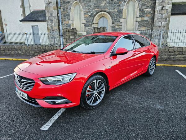 Opel Insignia Hatchback, Diesel, 2019, Red